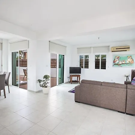 Villa Mesogi, Modern 3bdr Villa, Close To Fig Tree Bay *