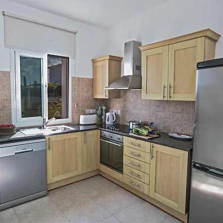 Villa Mesogi, Modern 3bdr Villa, Close To Fig Tree Bay